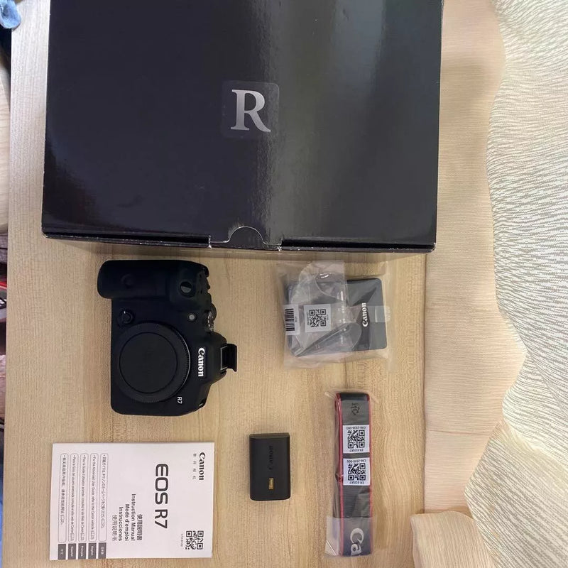 Camera Canon EOS R7